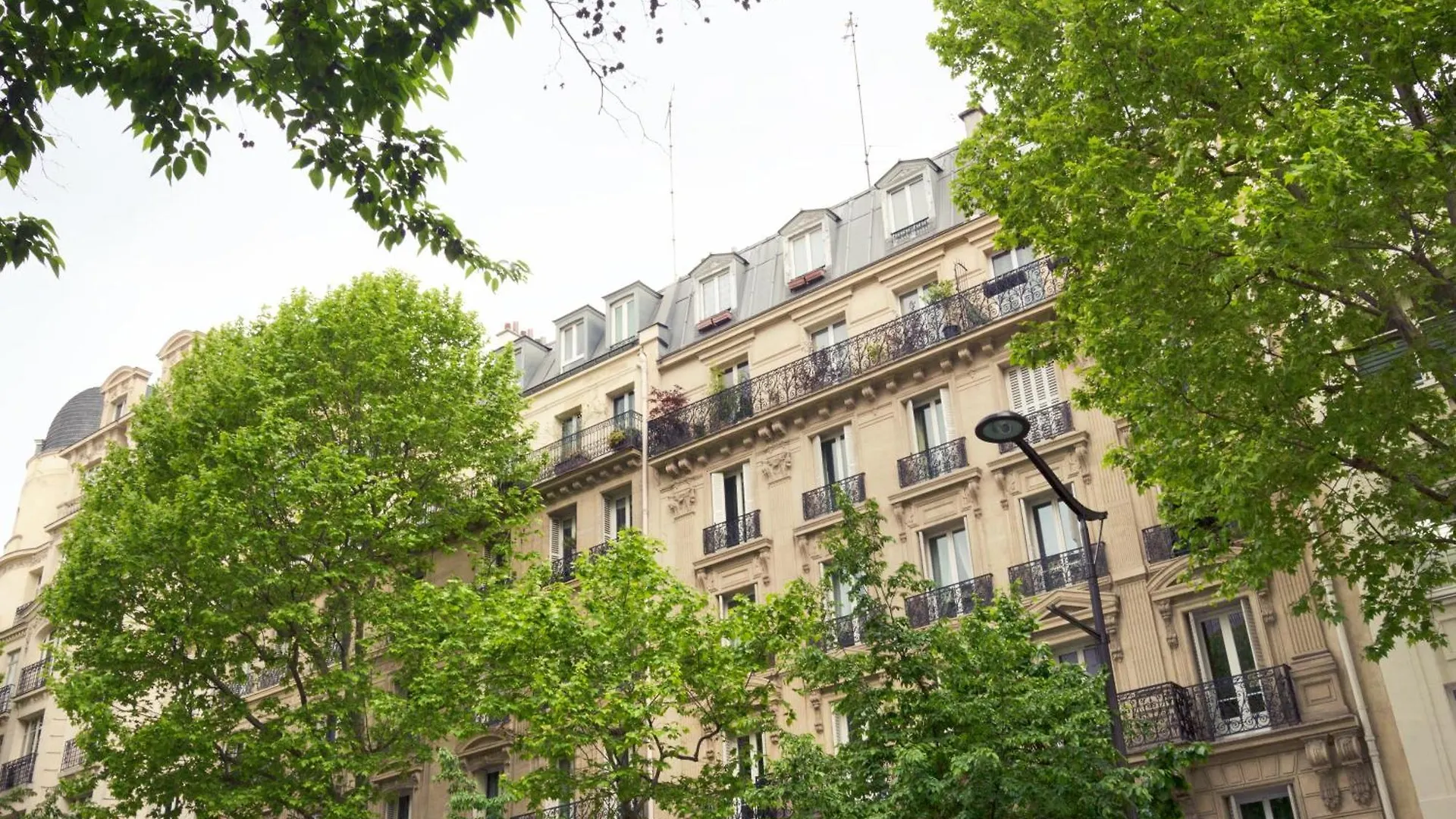 Sacre Coeur Grand Duplex 130 M2 - 4 Chambres + Double Living Paris France